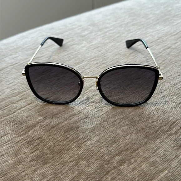 Gucci Sunglasses - Picture 4 of 8